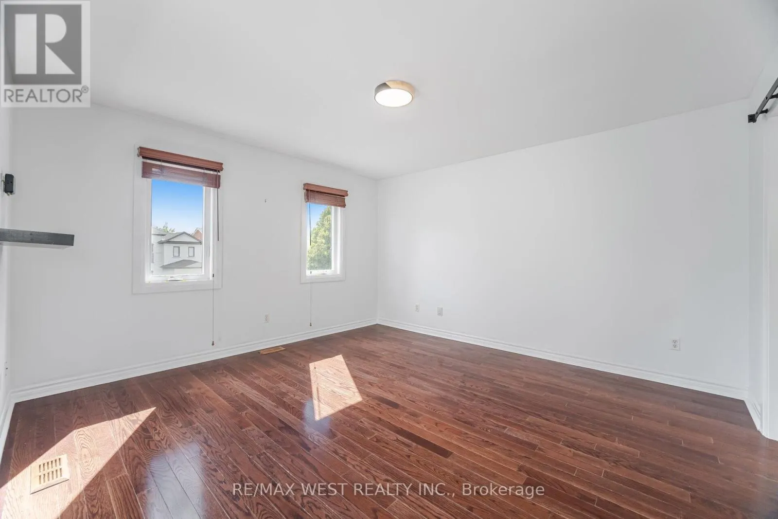 34 WILLOW TREE STREET