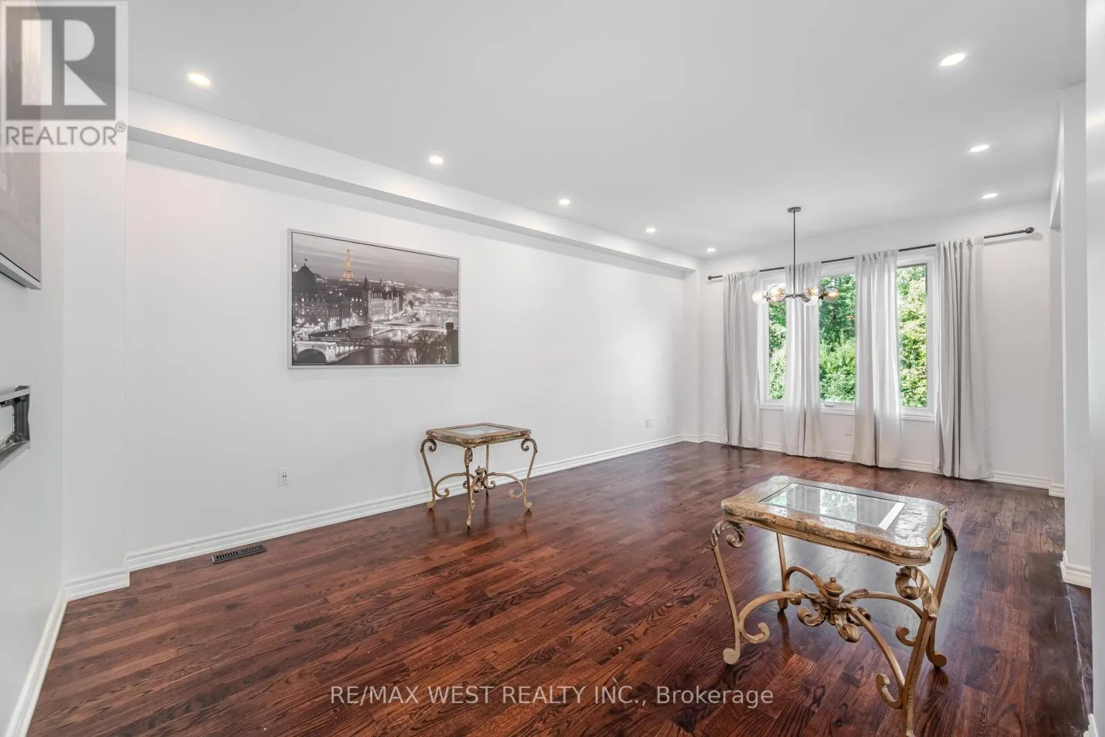34 WILLOW TREE STREET