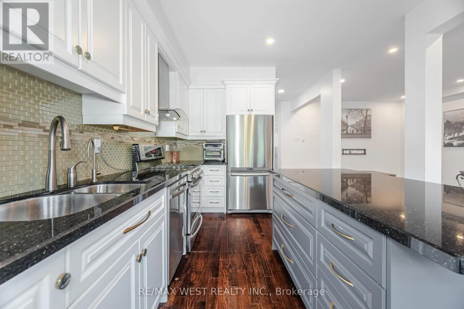 34 WILLOW TREE STREET