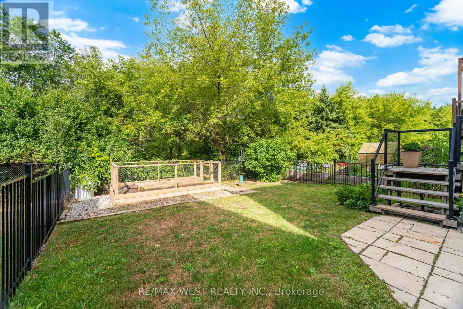 34 WILLOW TREE STREET