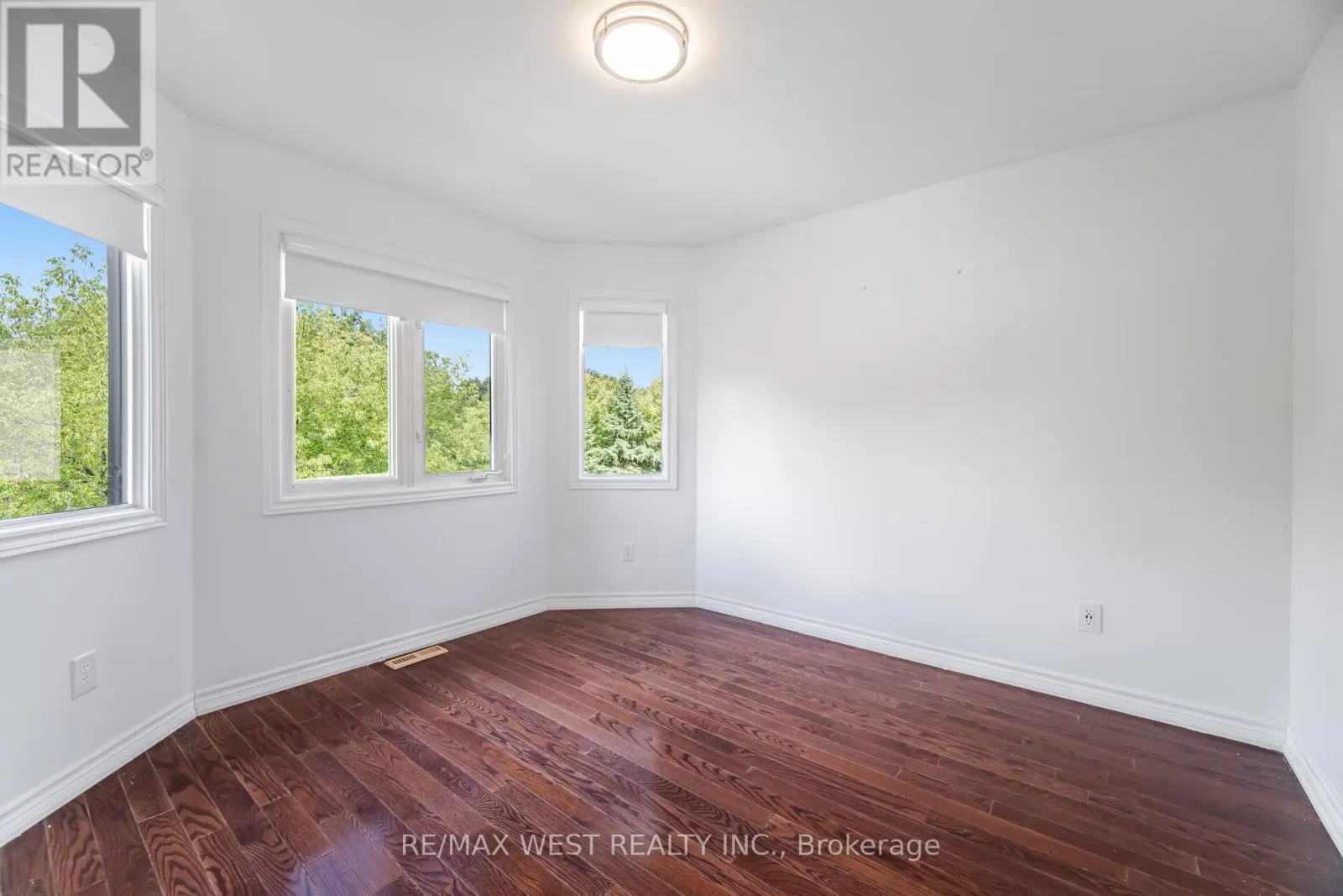 34 WILLOW TREE STREET