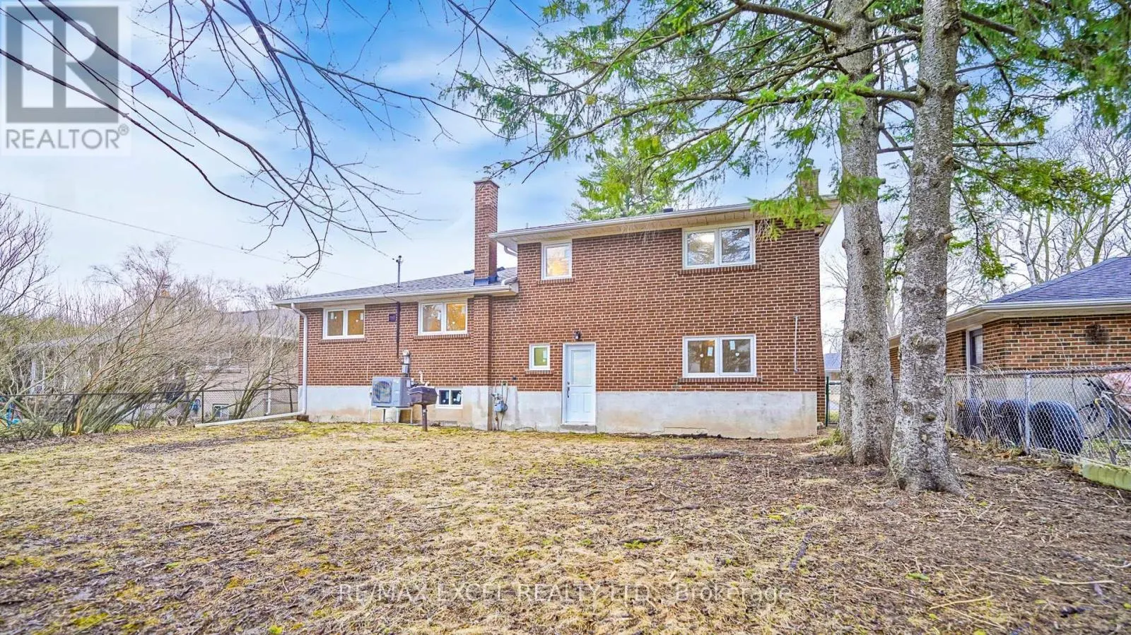 12 LAKEVISTA AVENUE