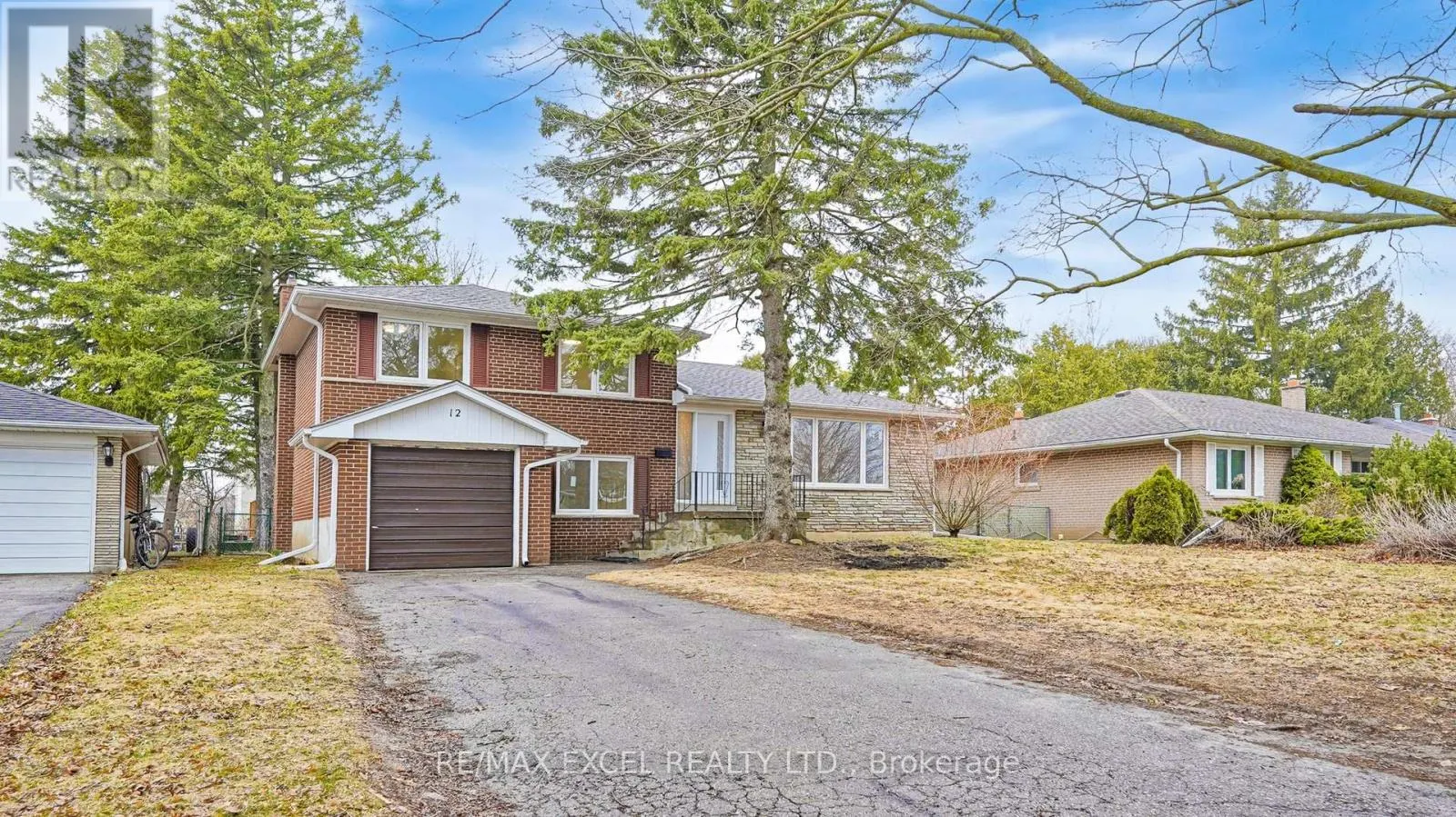 12 LAKEVISTA AVENUE
