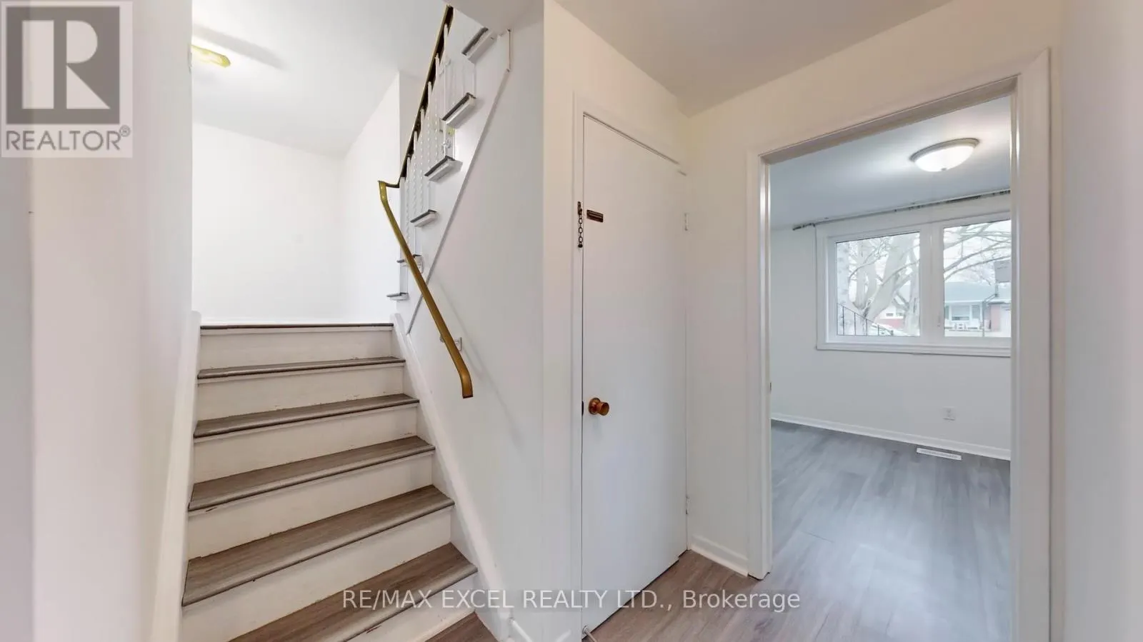 12 LAKEVISTA AVENUE