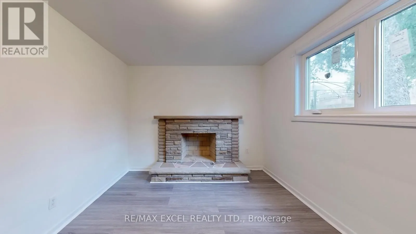 12 LAKEVISTA AVENUE