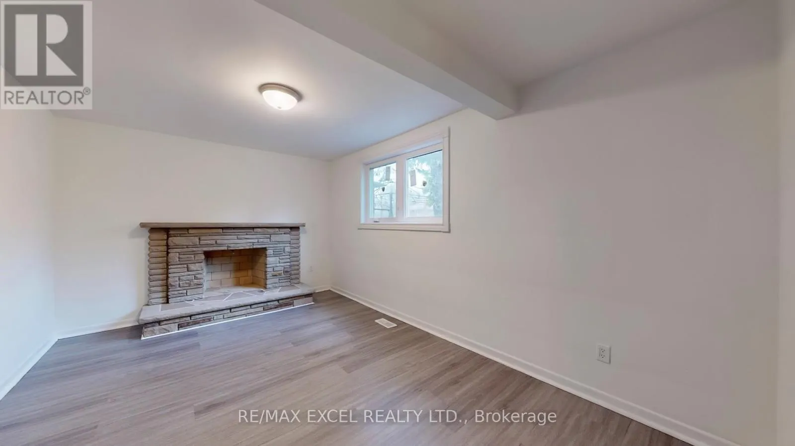 12 LAKEVISTA AVENUE