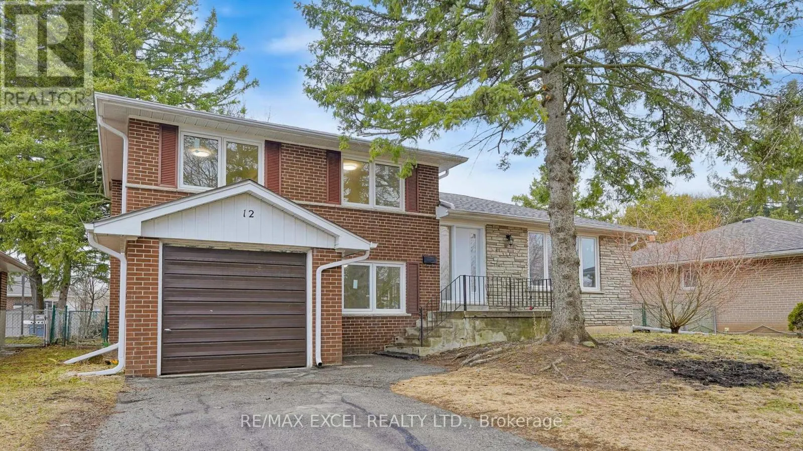 12 LAKEVISTA AVENUE