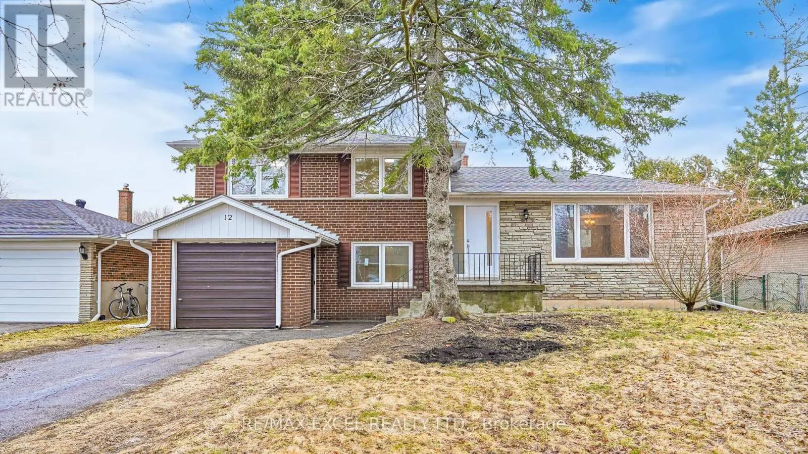 12 LAKEVISTA AVENUE