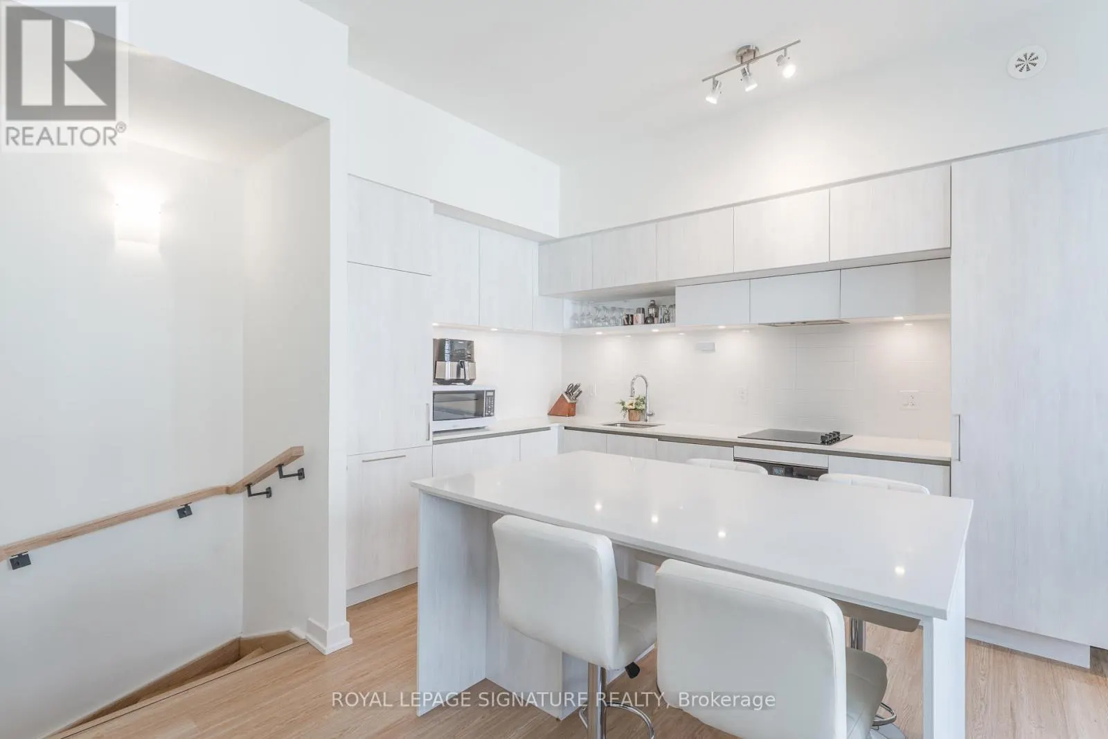 1007 - 14 DAVID EYER ROAD