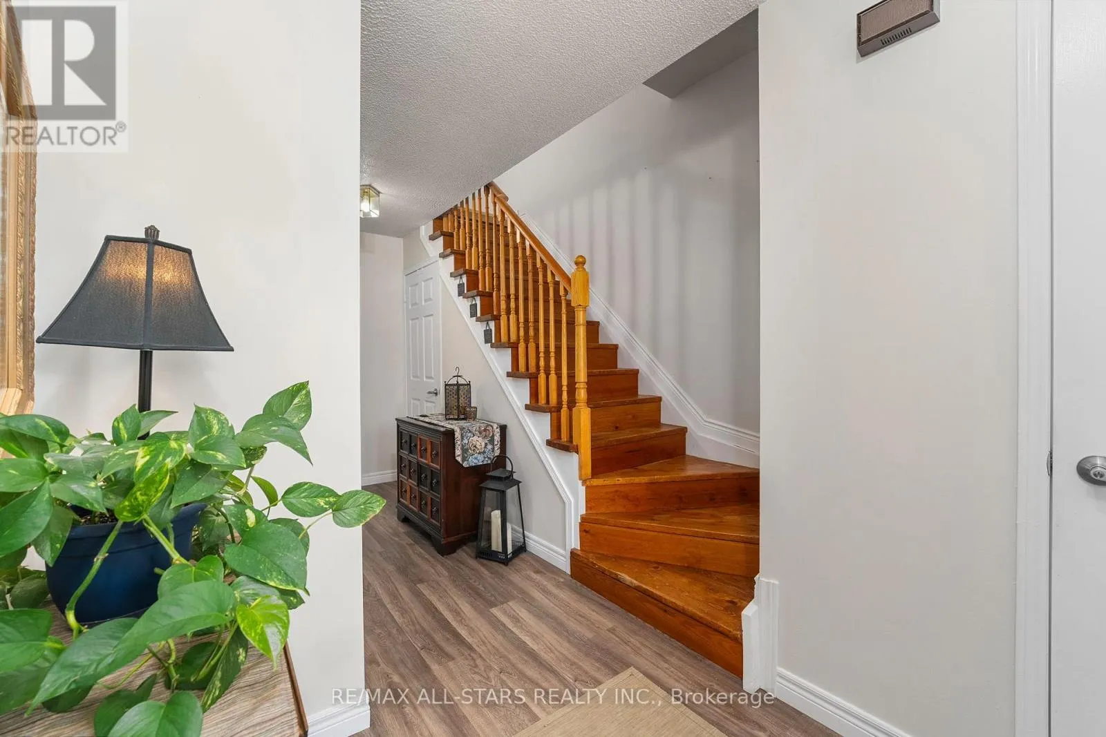 10 SKYBIRD LANE