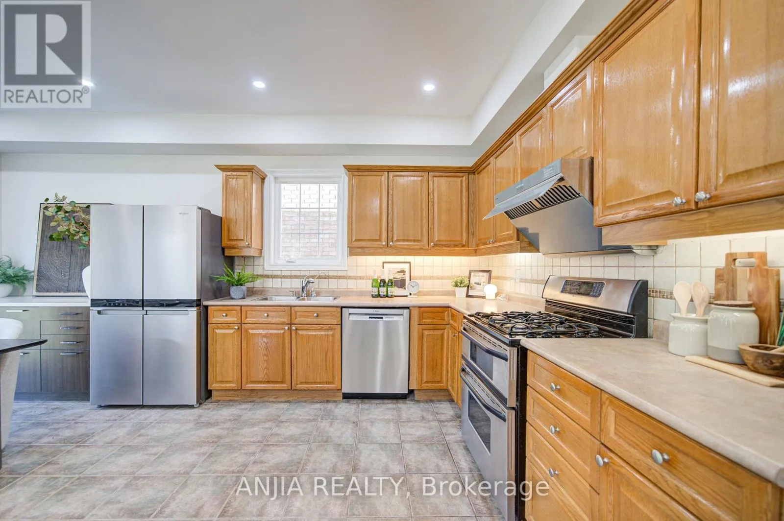 4 JAMES RATCLIFF AVENUE