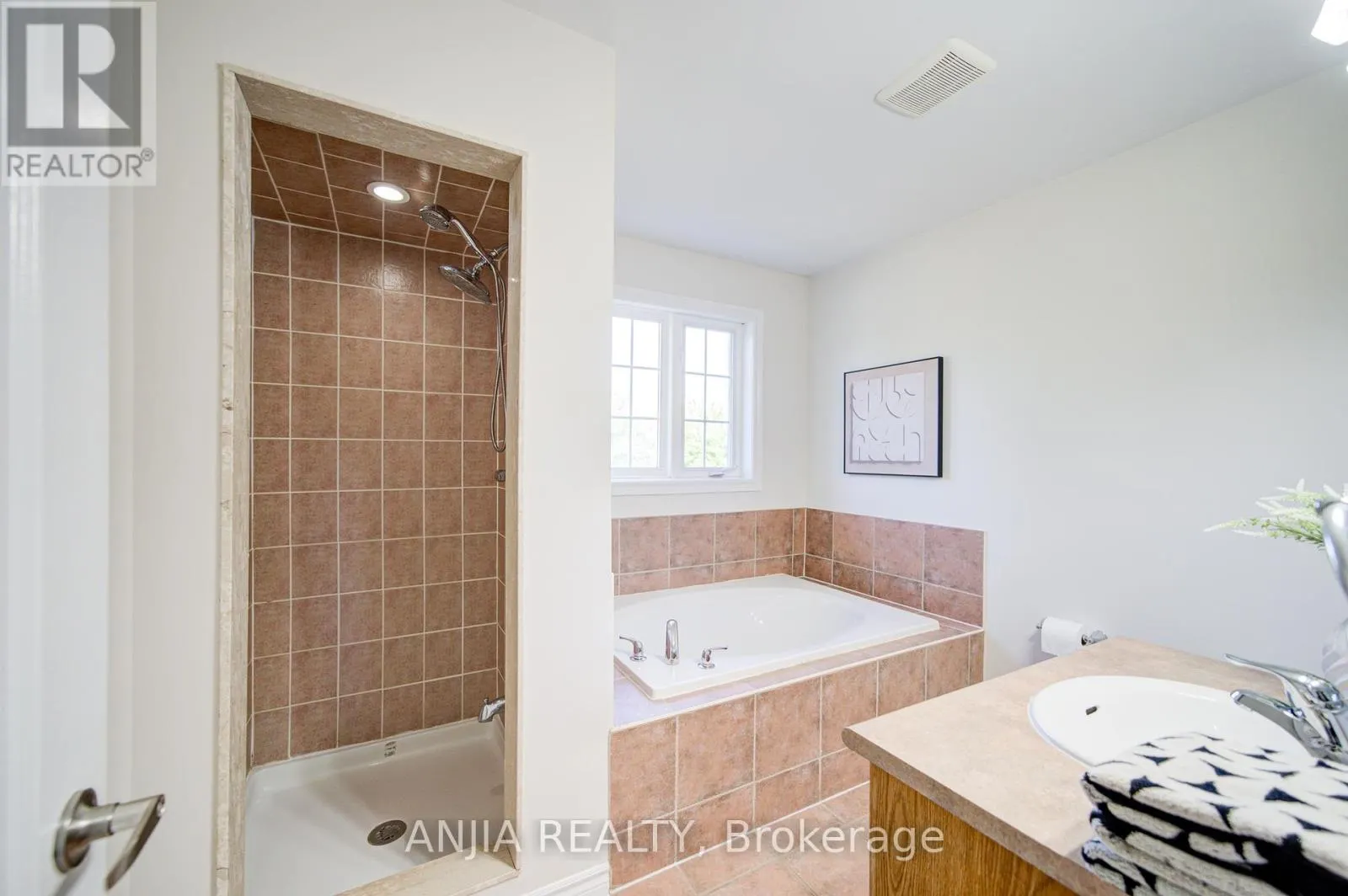 4 JAMES RATCLIFF AVENUE