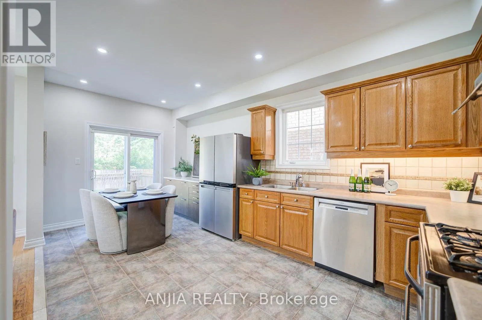 4 JAMES RATCLIFF AVENUE