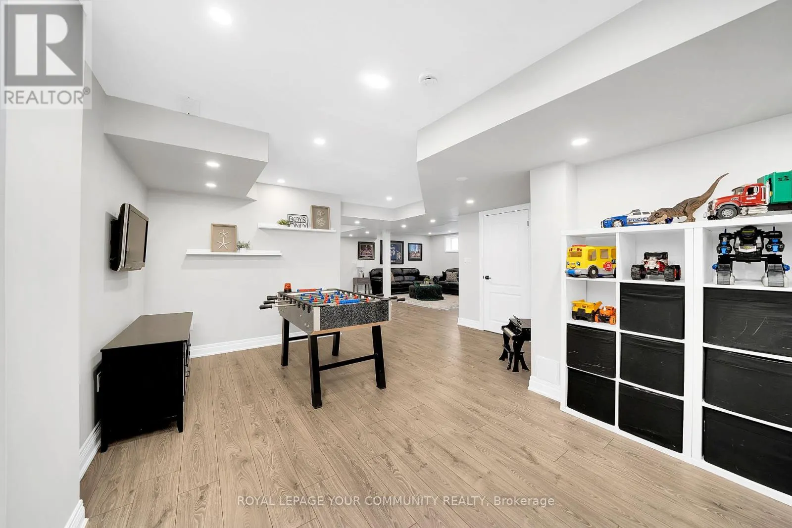 306 WEST LAWN CRESCENT