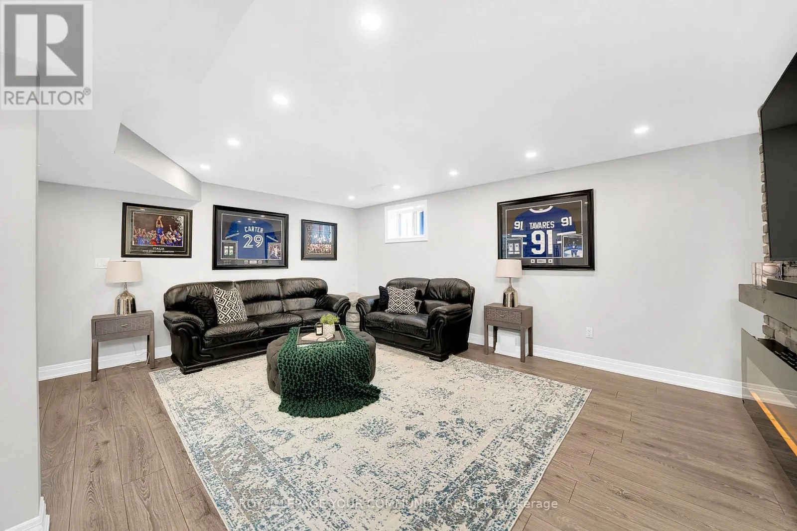306 WEST LAWN CRESCENT