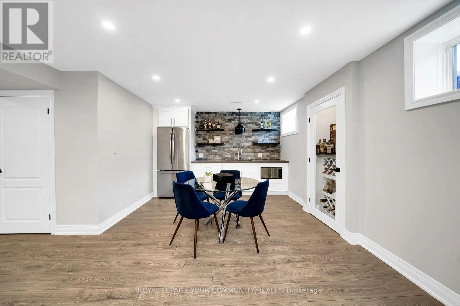 306 WEST LAWN CRESCENT