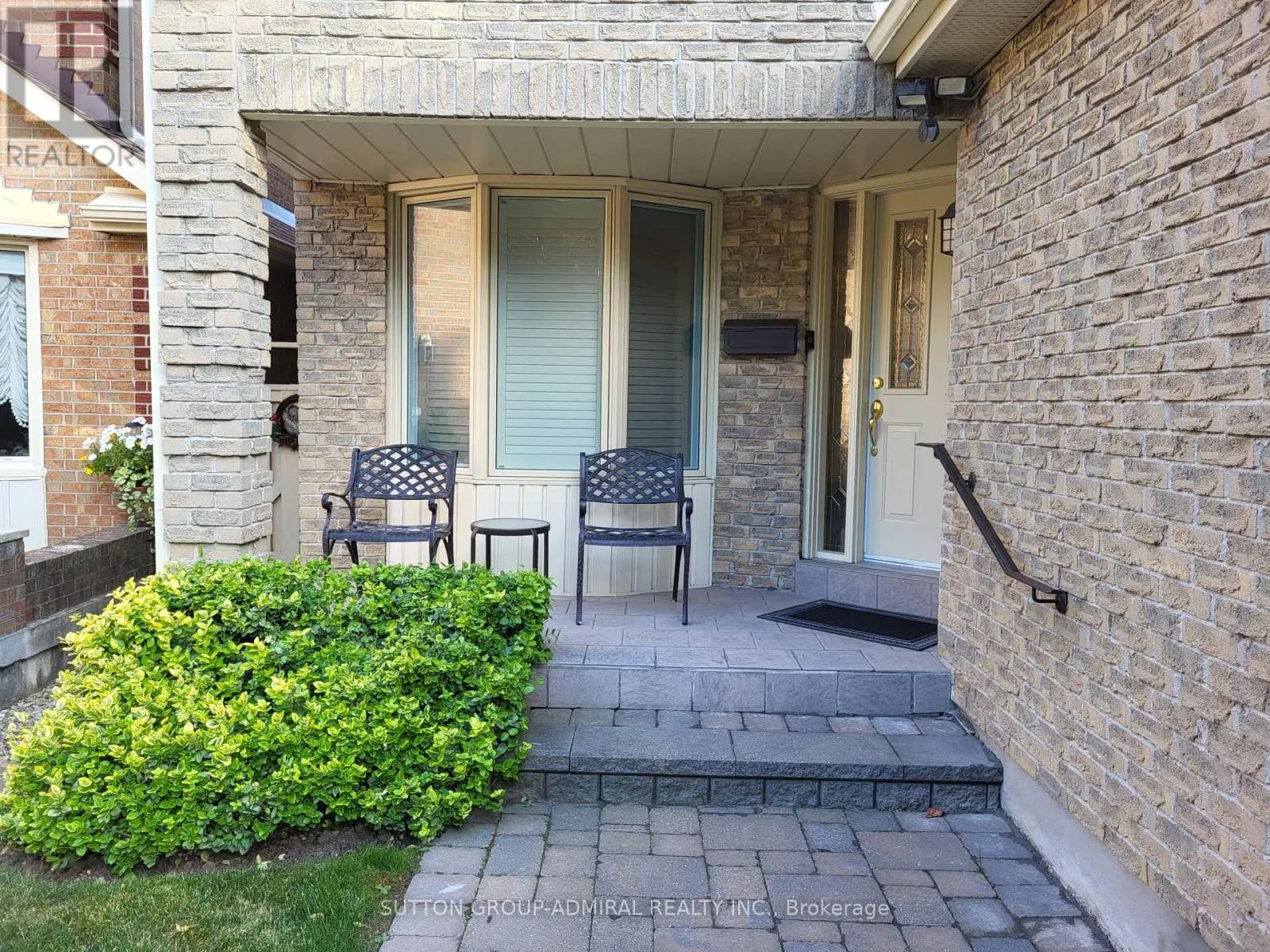 135 HEATHERTON WAY