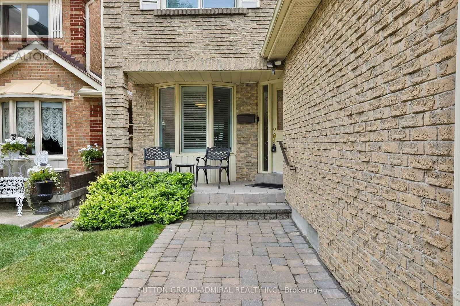135 HEATHERTON WAY