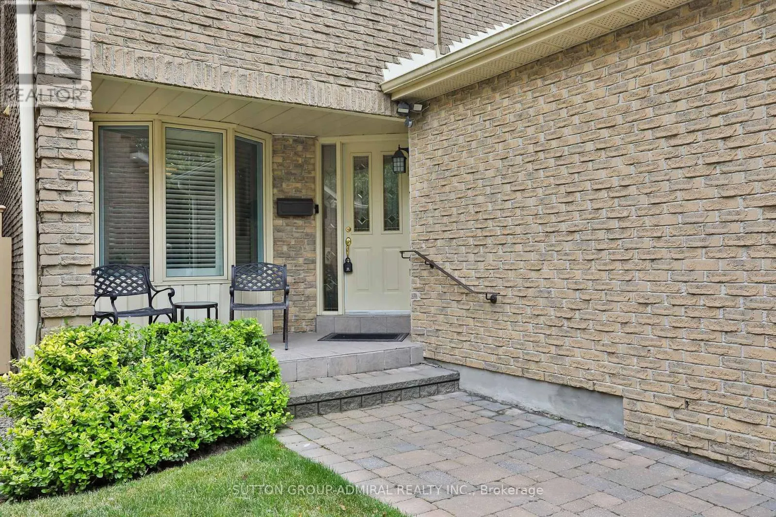 135 HEATHERTON WAY