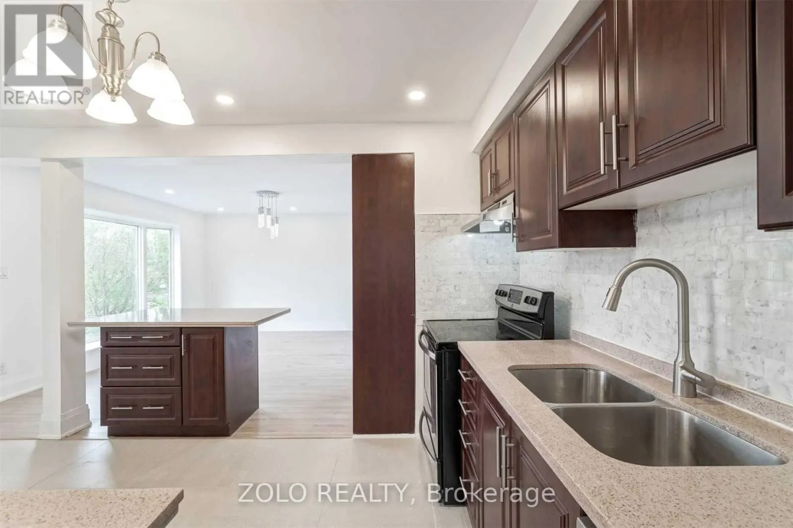 MAIN - 525 LYNETT CRESCENT
