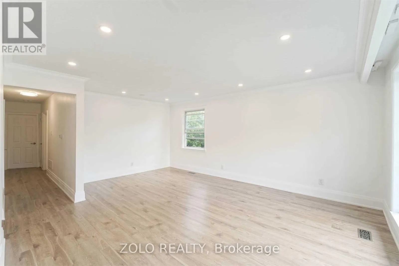 MAIN - 525 LYNETT CRESCENT