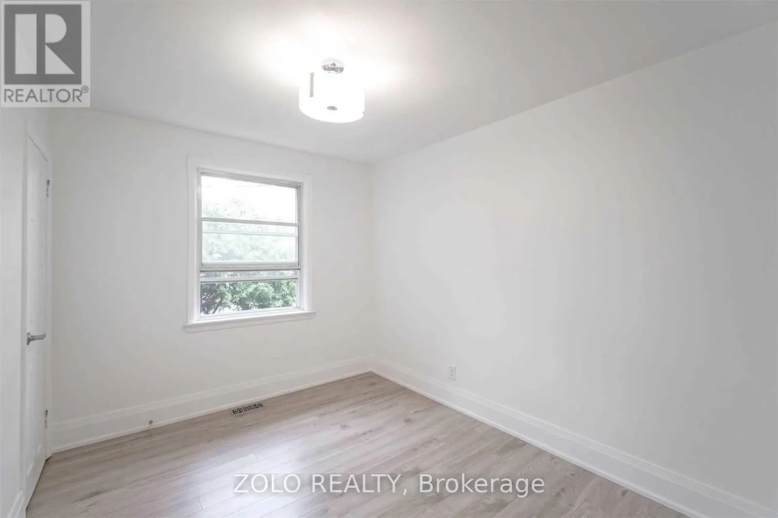 MAIN - 525 LYNETT CRESCENT