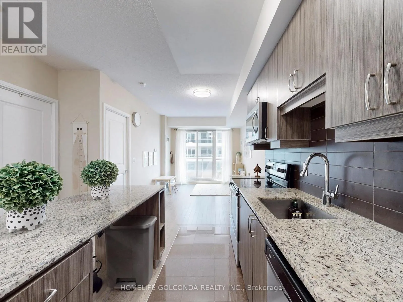 1007 - 9205 YONGE STREET