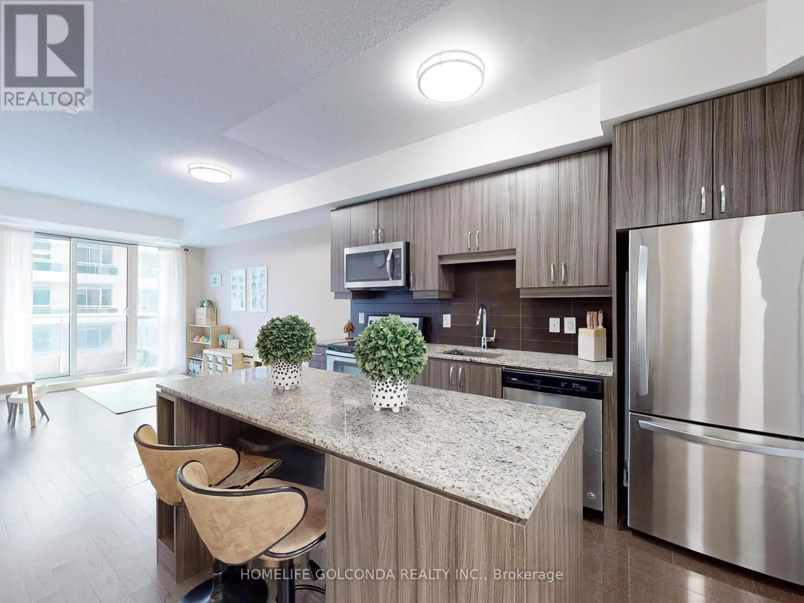 1007 - 9205 YONGE STREET