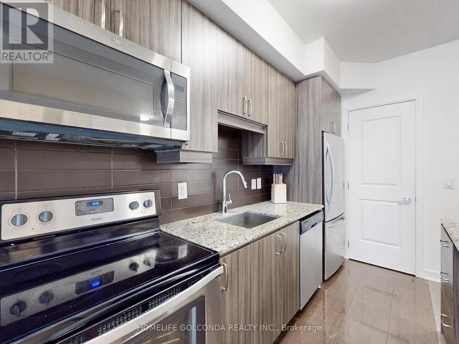 1007 - 9205 YONGE STREET