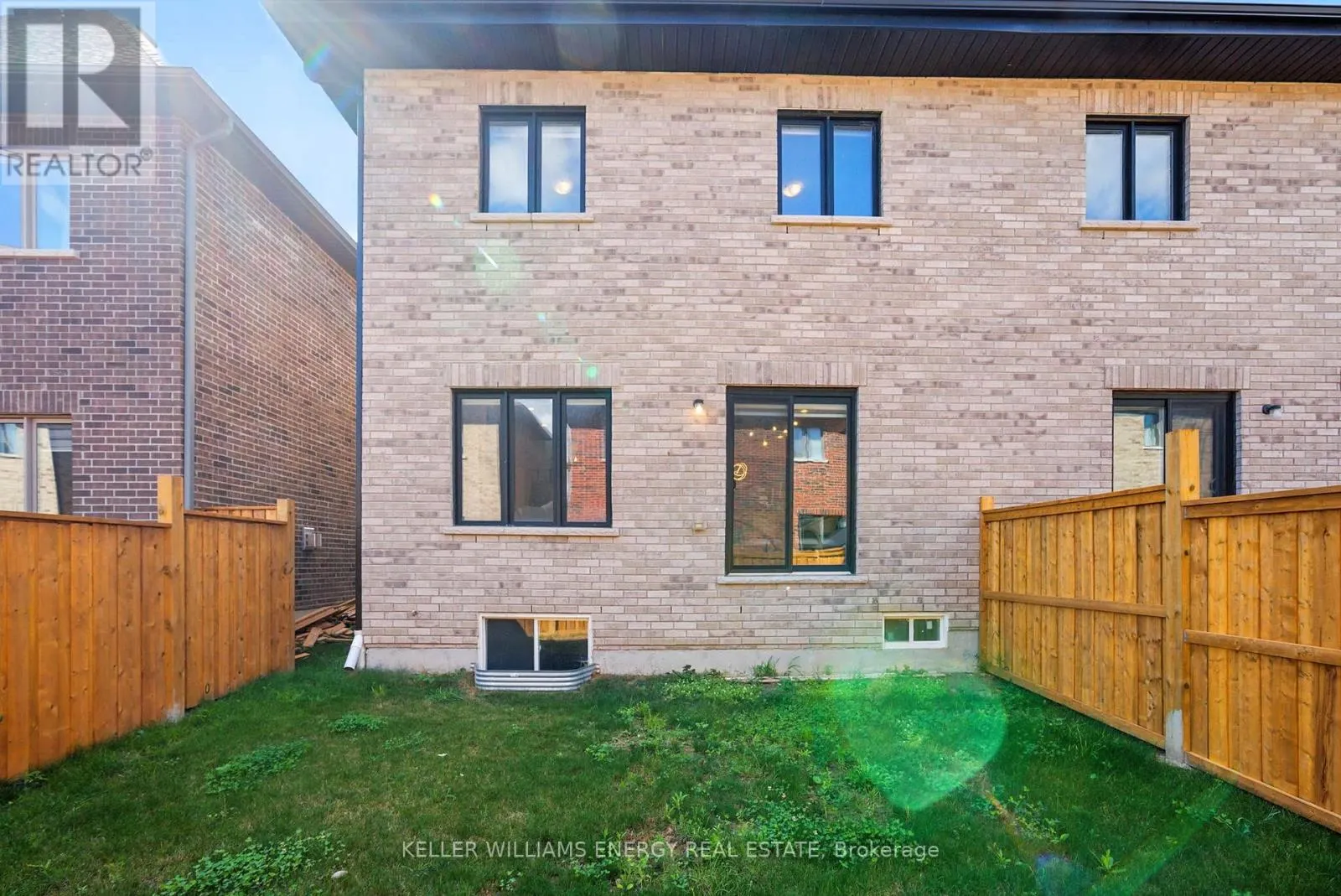 23 ALAN WILLIAMS TRAIL