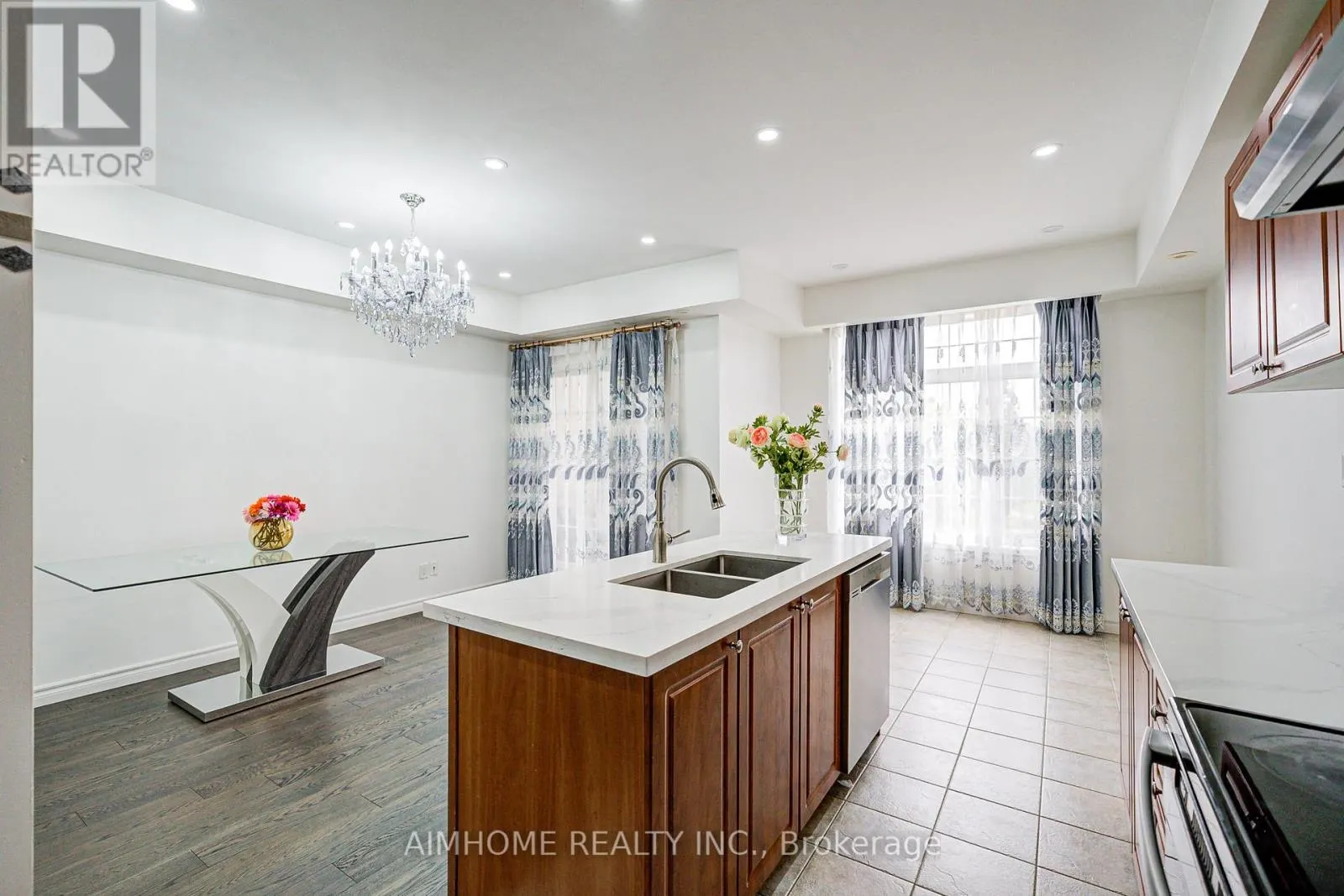 22 - 50 GREENSBOROUGH VILLAG CIRCLE