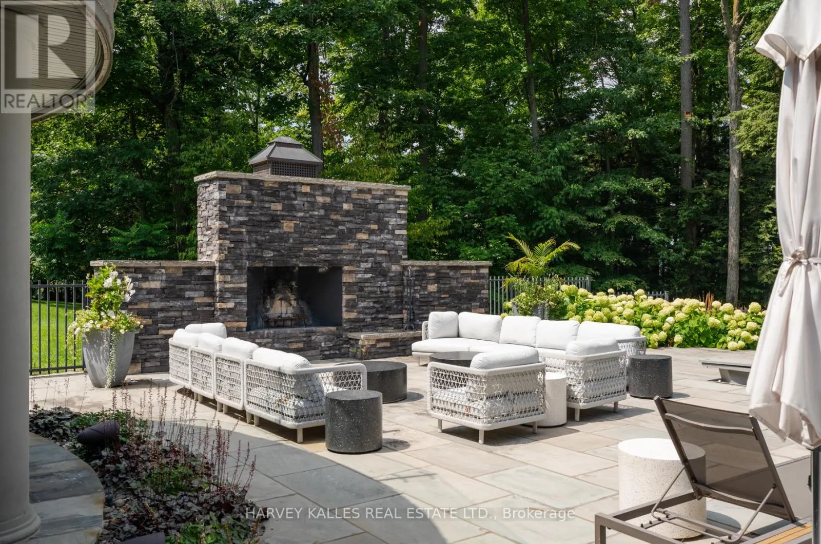 1562 LADYWOOD WAY