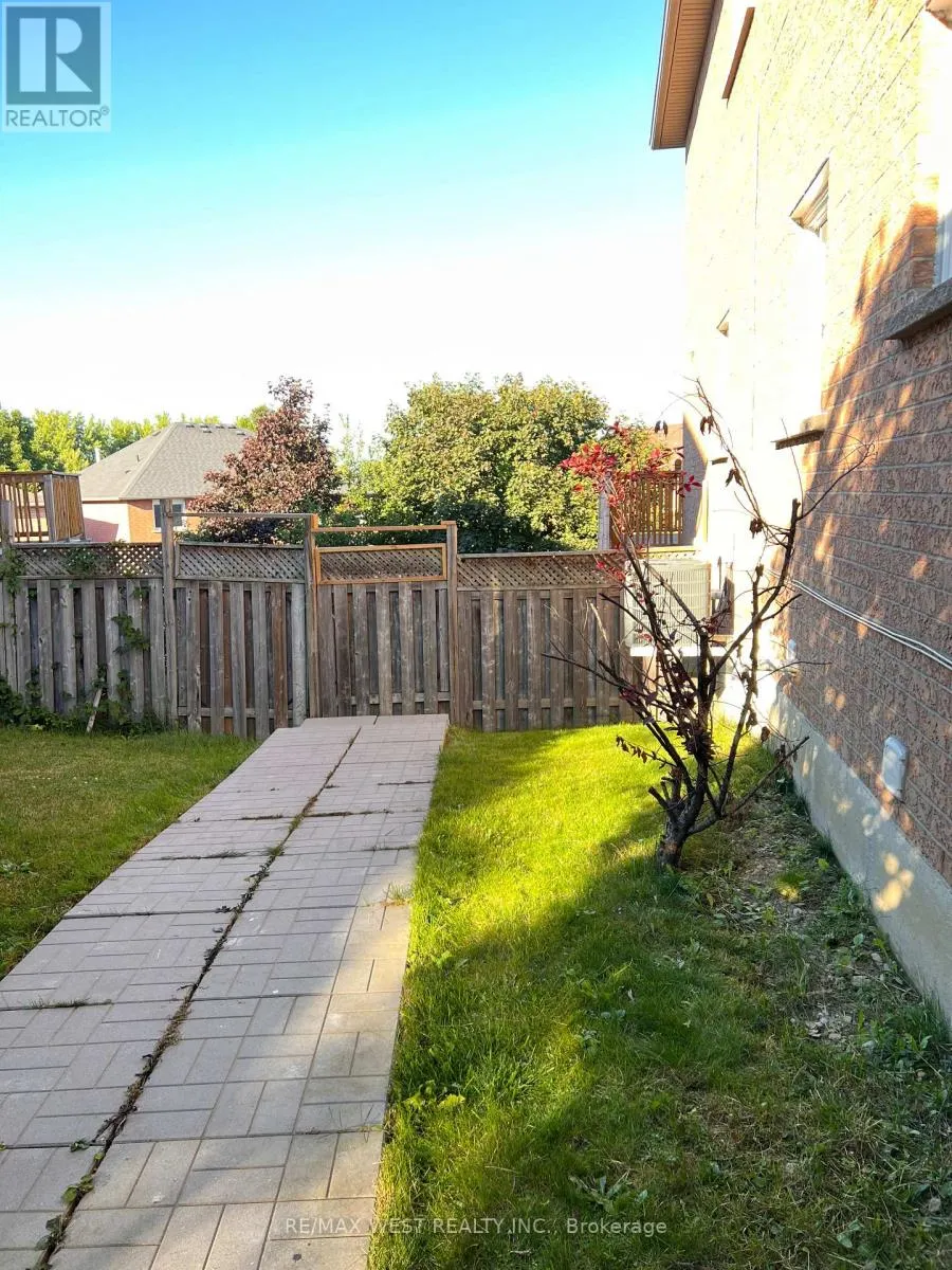 BSMT - 746 WALPOLE CRESCENT