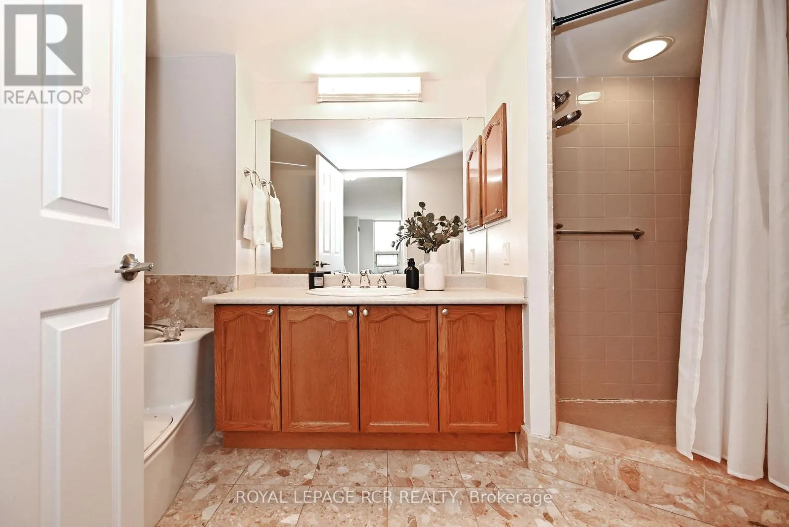 311 - 14924 YONGE STREET