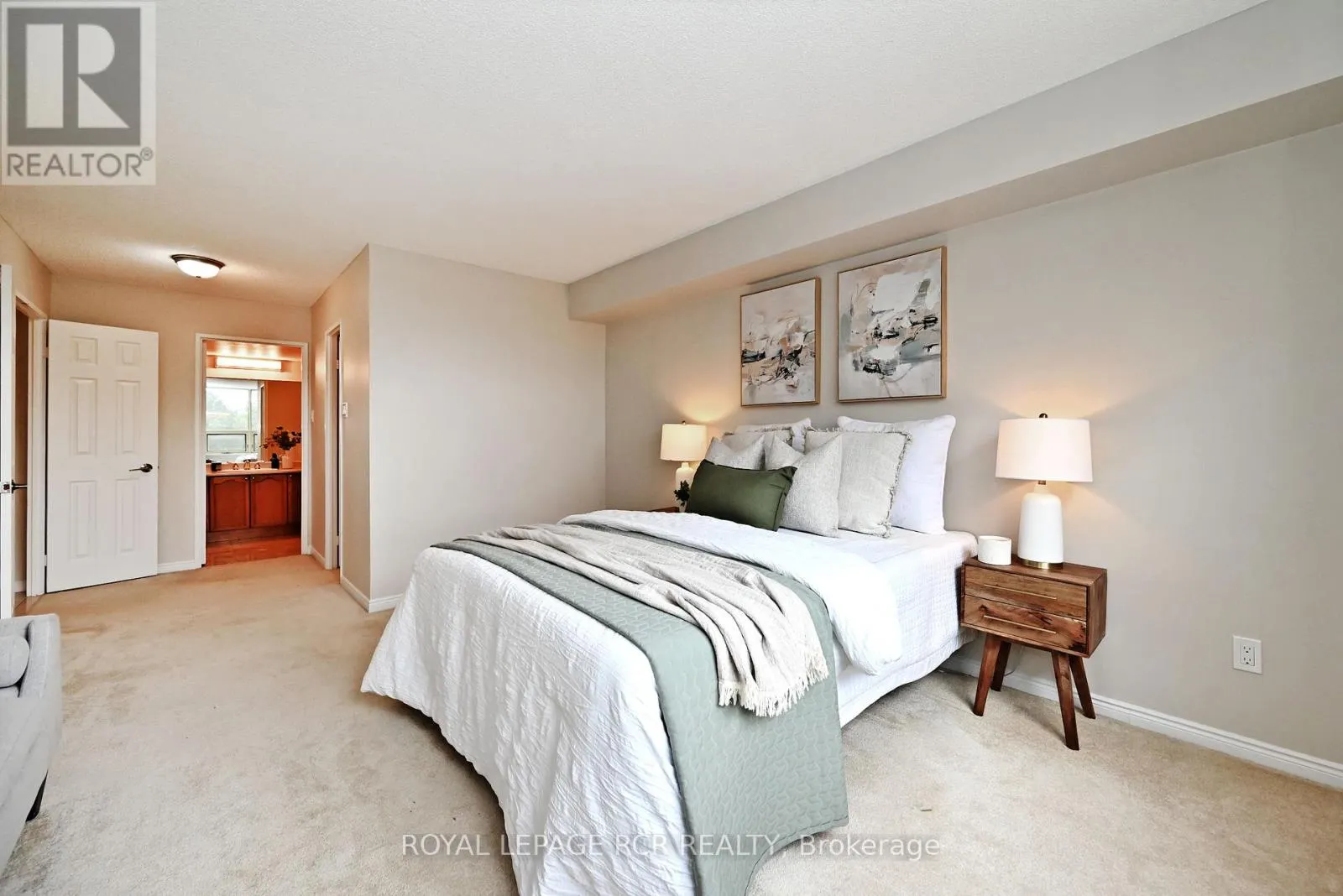 311 - 14924 YONGE STREET