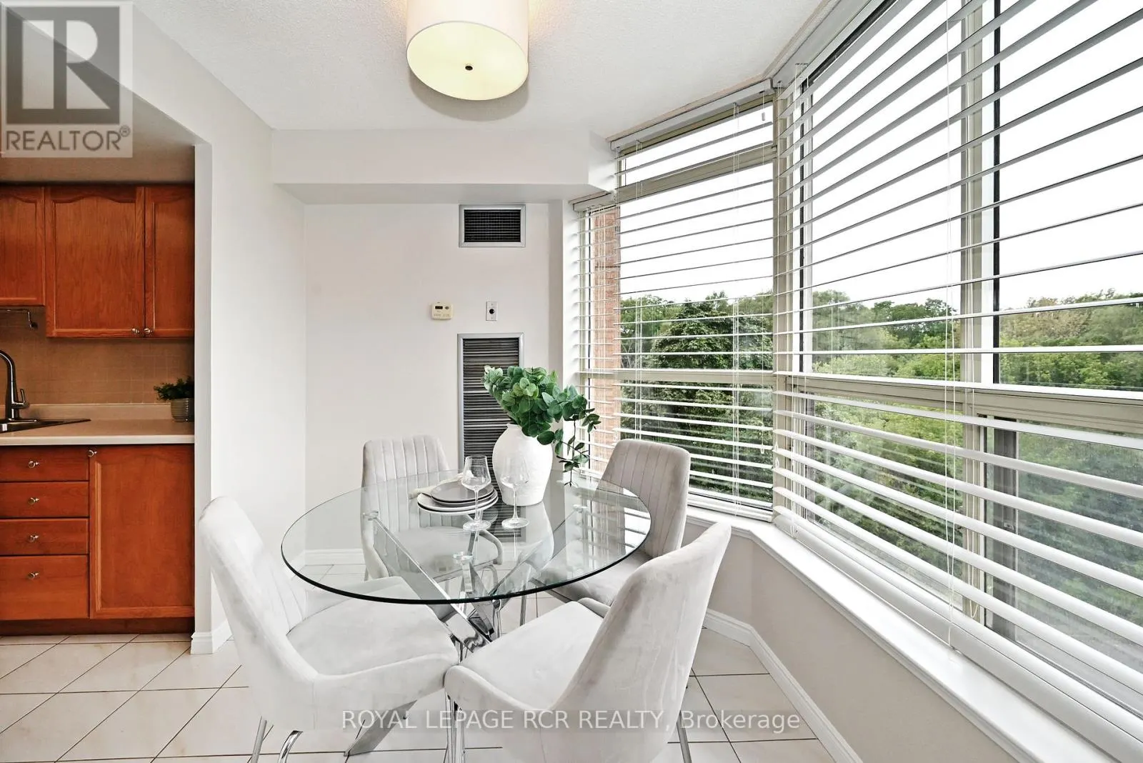 311 - 14924 YONGE STREET