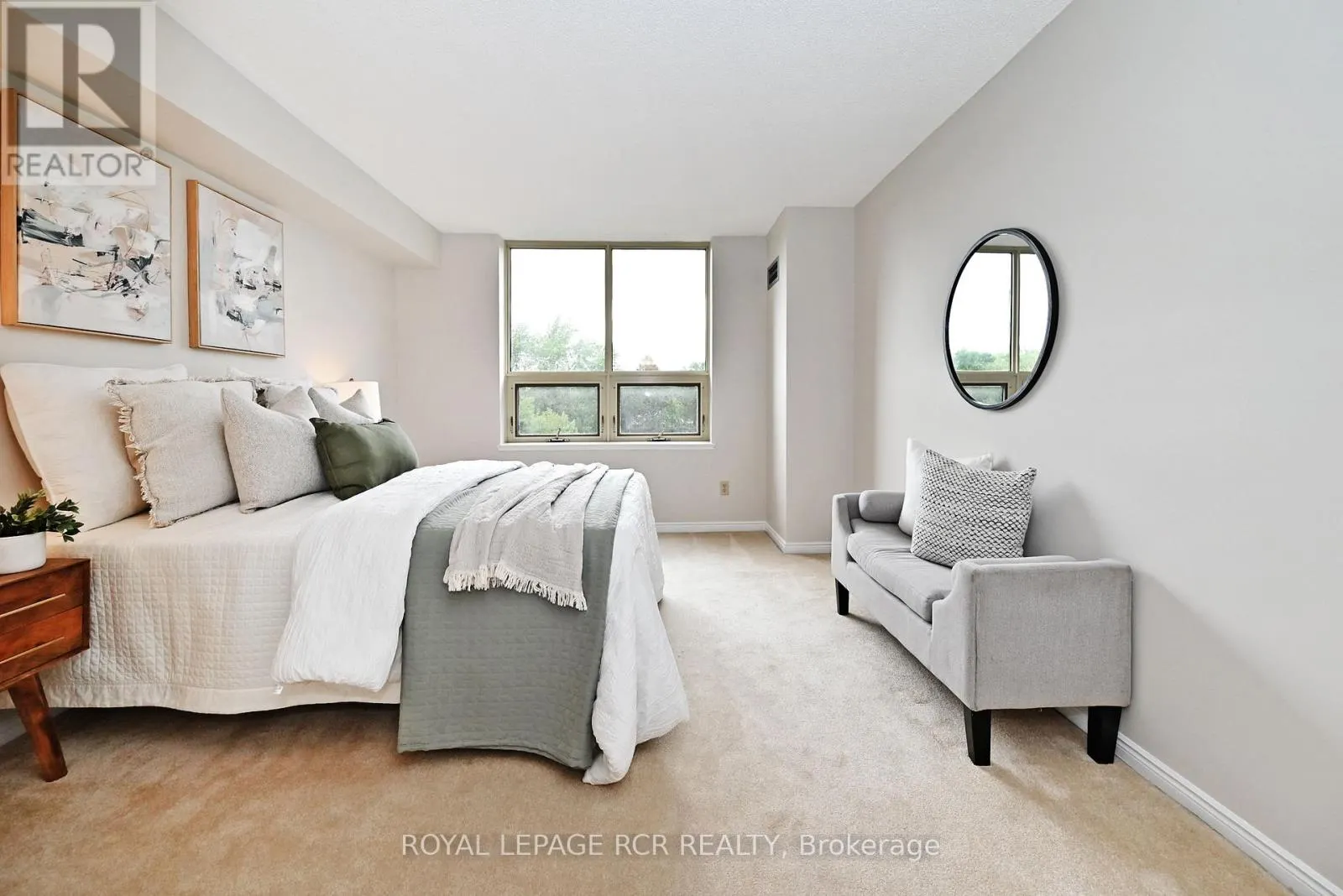 311 - 14924 YONGE STREET