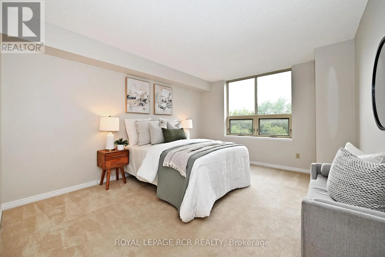 311 - 14924 YONGE STREET