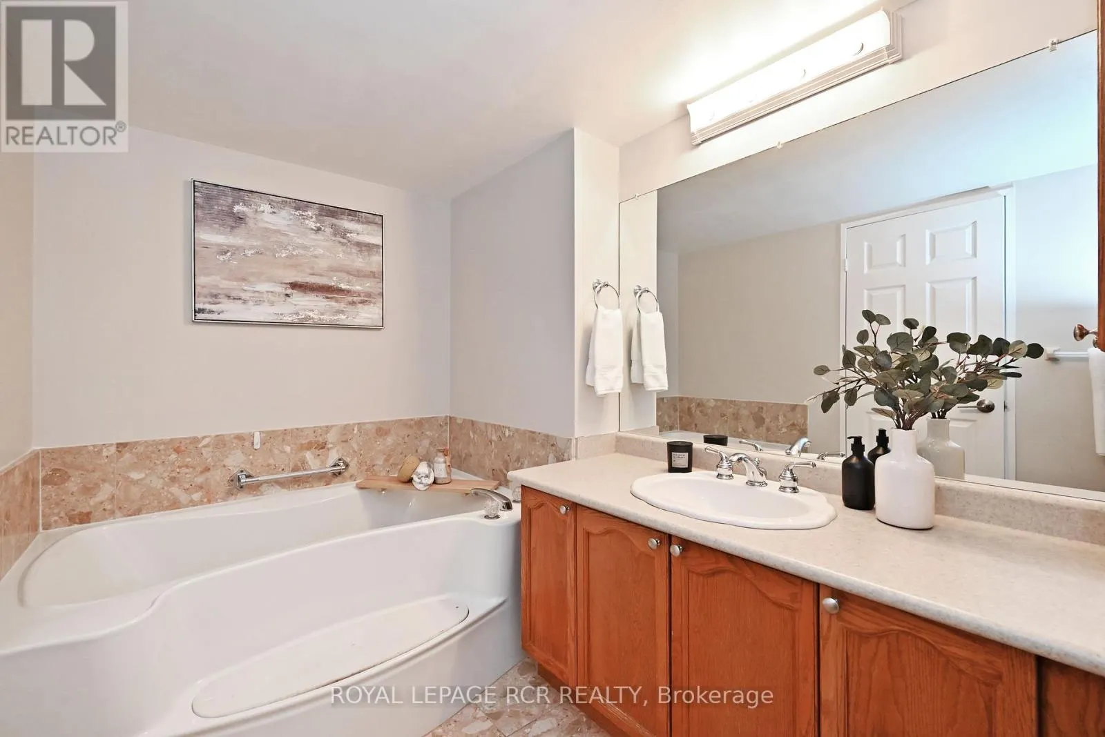 311 - 14924 YONGE STREET