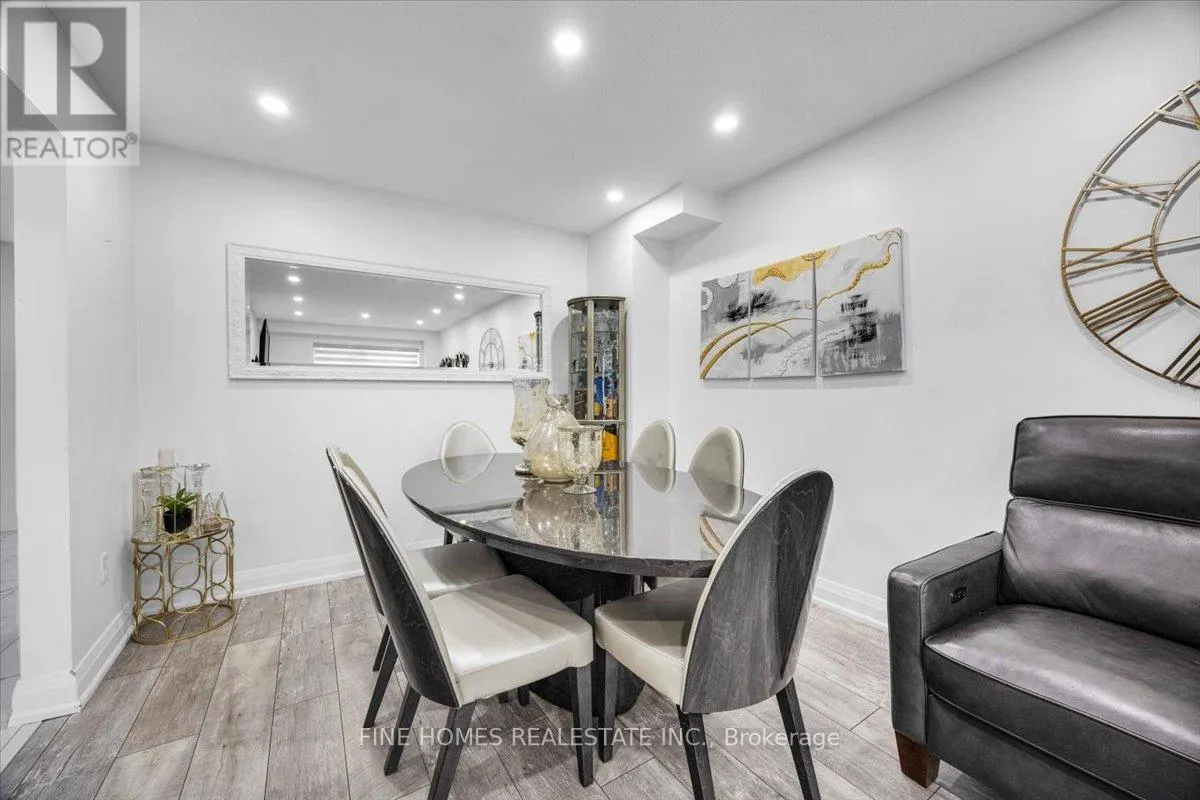 24 NEW HAVENS WAY