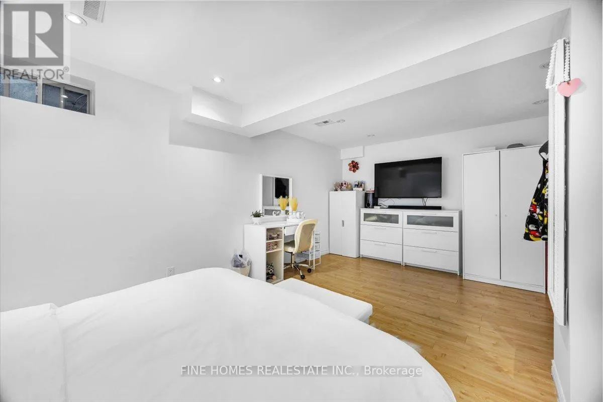 24 NEW HAVENS WAY
