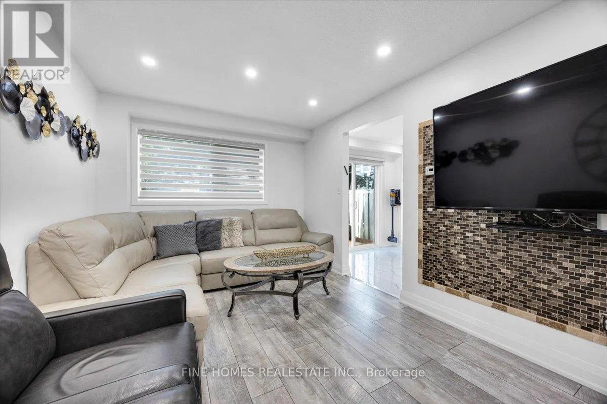 24 NEW HAVENS WAY