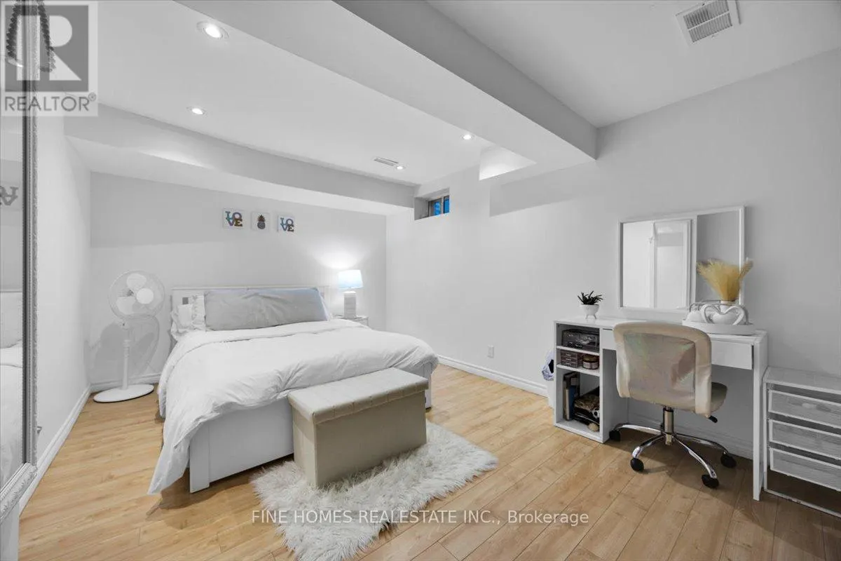 24 NEW HAVENS WAY