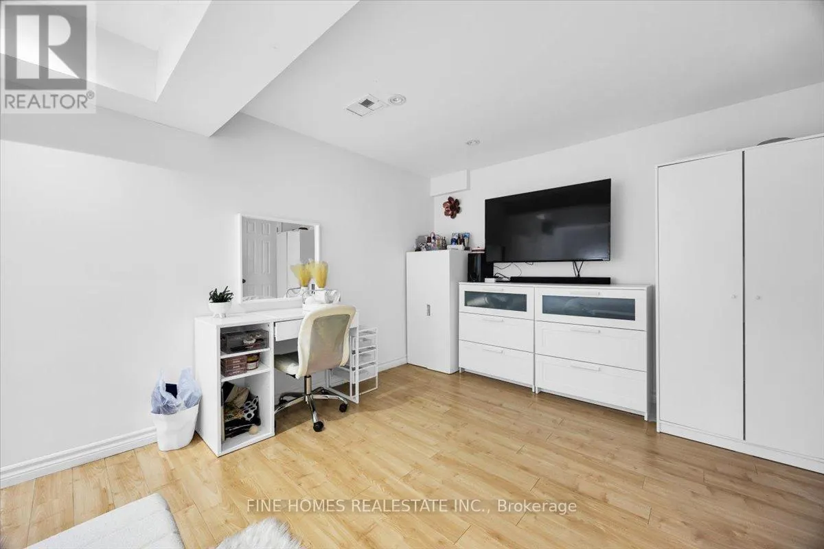 24 NEW HAVENS WAY