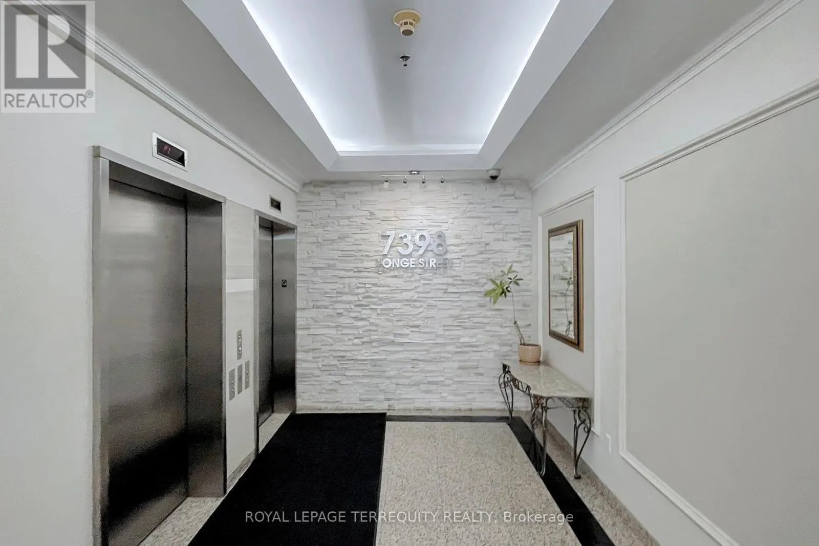 213 - 7398 YONGE STREET