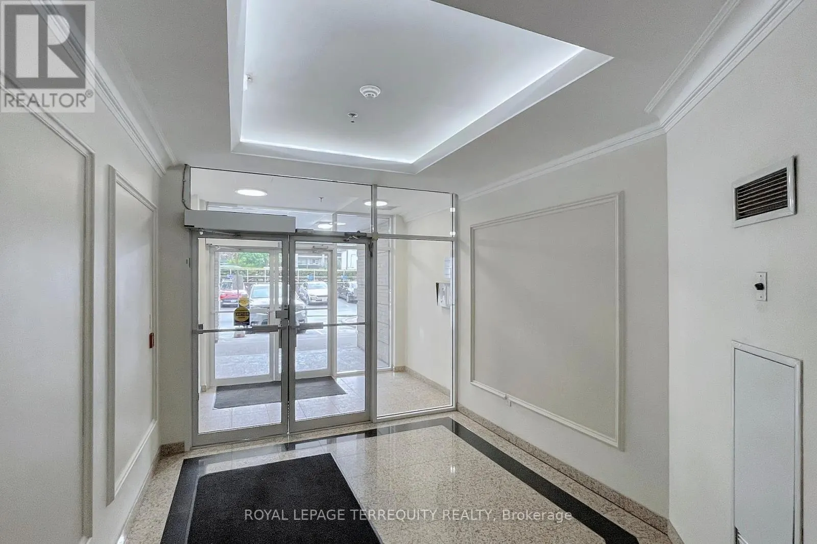 213 - 7398 YONGE STREET