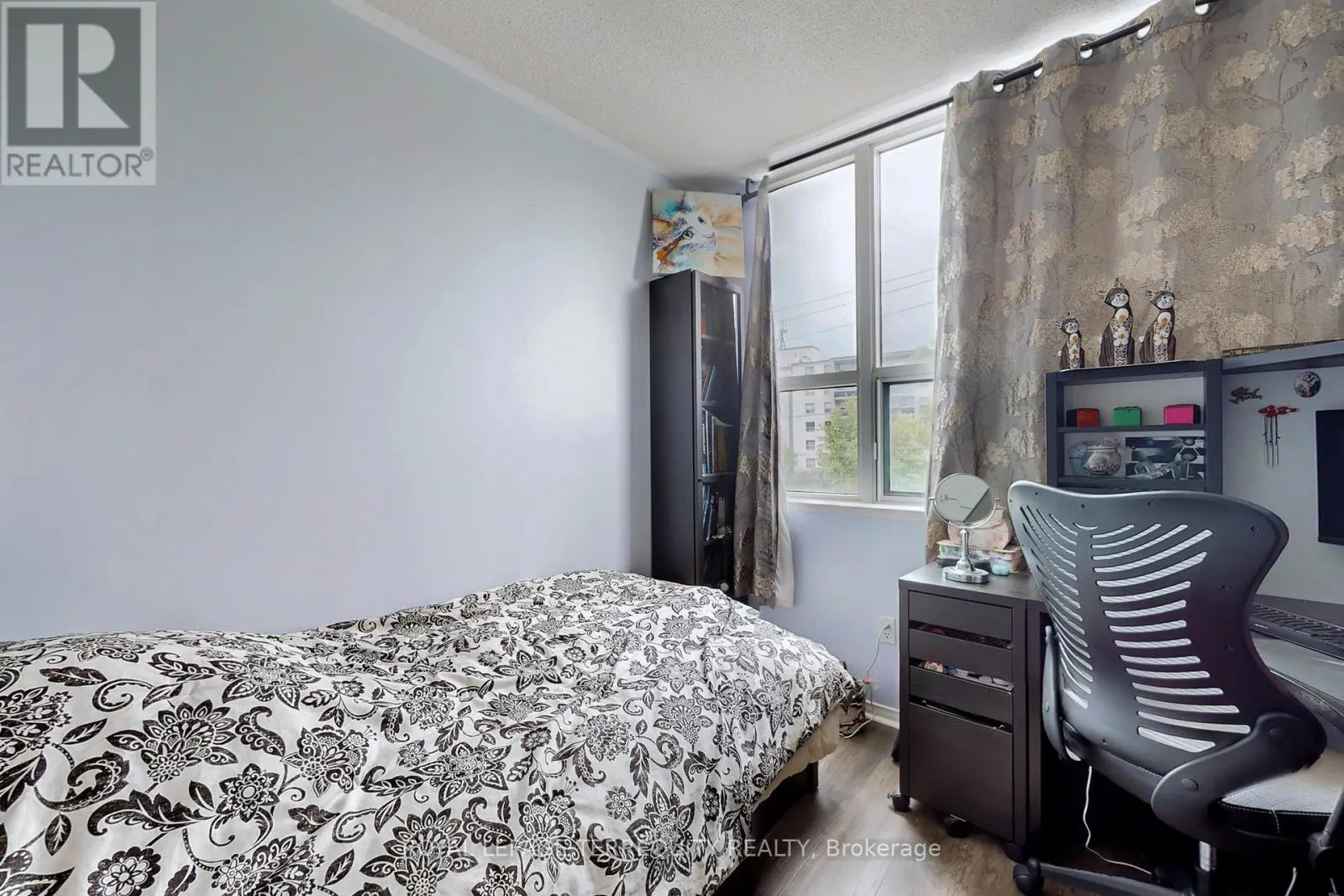 213 - 7398 YONGE STREET