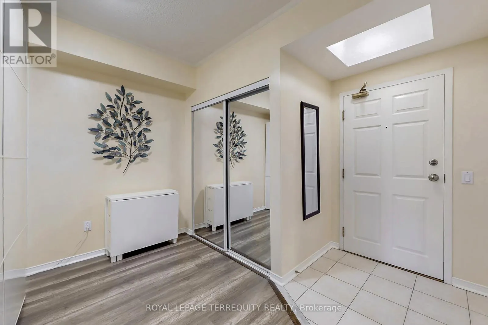 213 - 7398 YONGE STREET