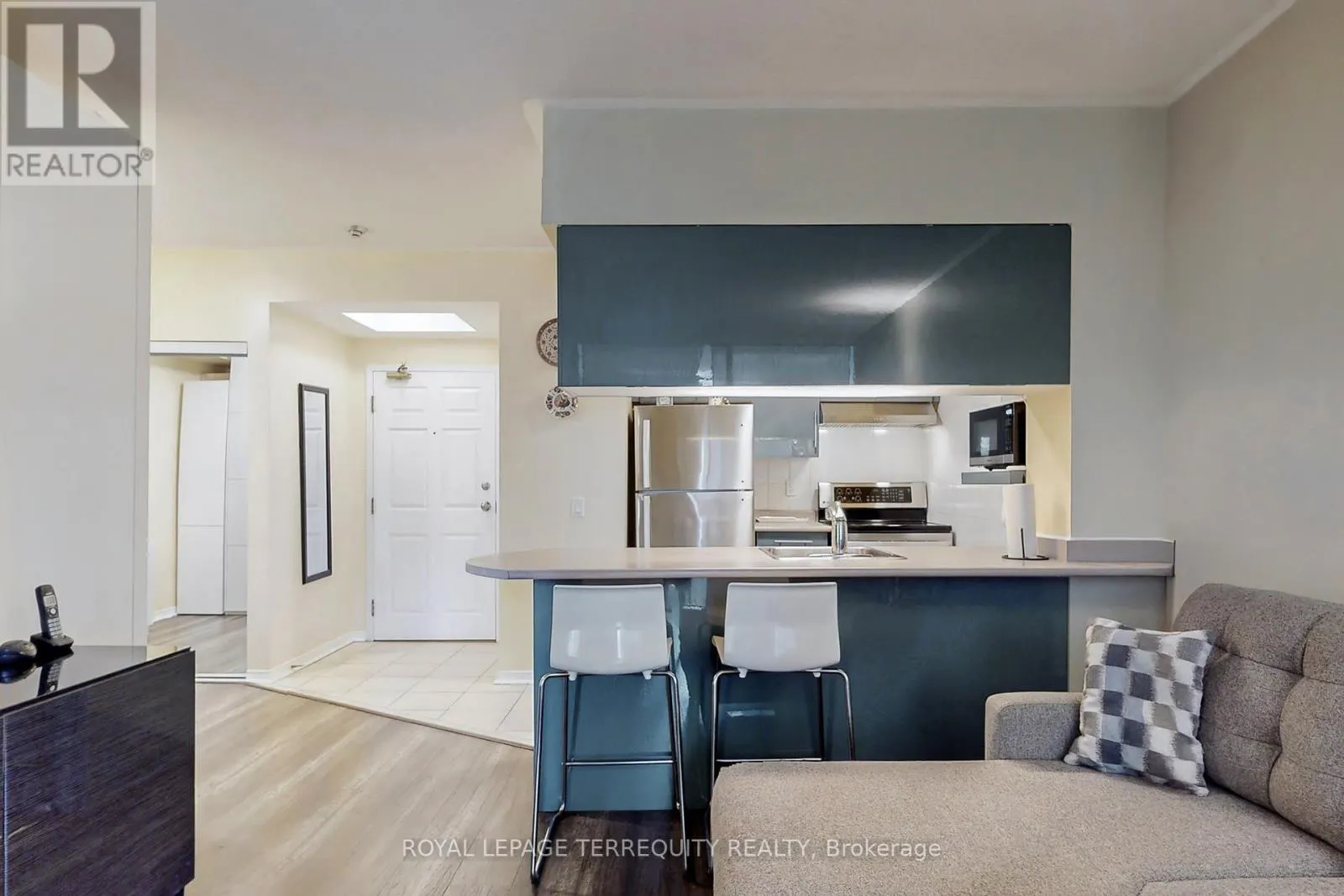 213 - 7398 YONGE STREET