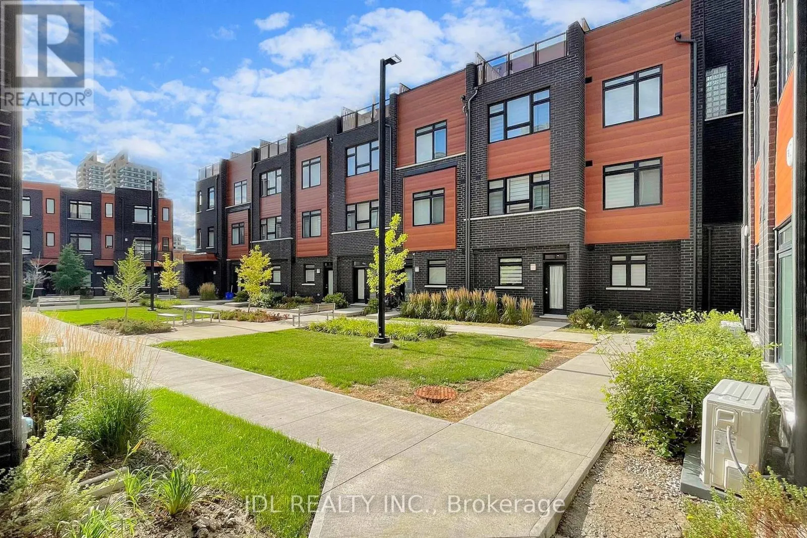 112 - 370 D RED MAPLE ROAD